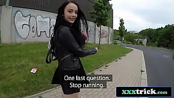 Alessa Savage, egy brit székhelyű európai szépség, felkapják és szenvedélyesen megdugják a szabadban a POV-ban