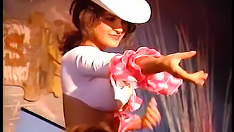 Jonge Blondine Geeft Een Blowjob En Wordt Hard Geneukt Door Een Cowboy