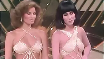 Vintage Cher Ja Raquel Welch Vuonna Milfed Show