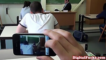 Taissia Shanti Dal Seno Piccolo Regala Piacere Orale A Scuola