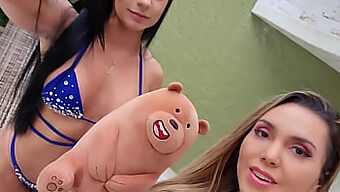 Beruang Teddy Lesbian Intim Dengan Puki Latina Di Bolivianamimi.Tv