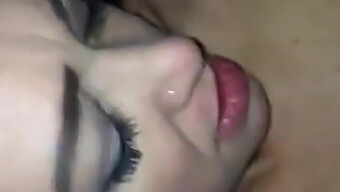 Milf svedese gode del sesso anale e raggiunge l'orgasmo