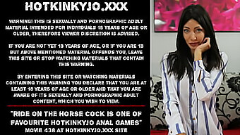 Hotkinkyjo สนุกกับการขี่ไก่ของม้าในเกมสุดขีดของคนรักทางทวารหนัก