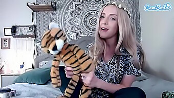 Tiger King Parodia Featuring Blondi Camgirl Ja Iso Musta Kukko