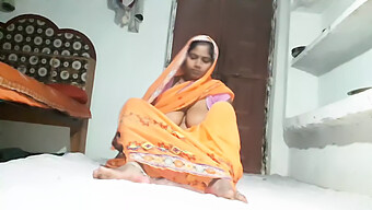 Bhabhi Pleasures Herself And Gets Pounded Hard In Homemade Video