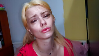 Amatérské video LittleMaryLove představuje horkou ruskou kočku, která dává smyslný orální sex