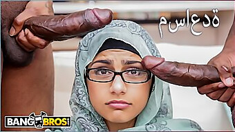 Mia Khalifa Ja Arabipaukut: Iso Musta Kulli Kolmistaan Hirviö Kullien Kanssa!