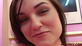 Sasha Grey'S Strakke Achterkant Krijgt Een Hardcore Behandeling.