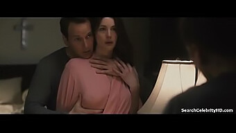 Os Grandes Seios E O Corpo Adolescente De Liv Tyler Estão Em Exibição Em The Ledge