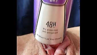 Echte Amateur-Milf Spritzt, Während Sie Sich Fingert