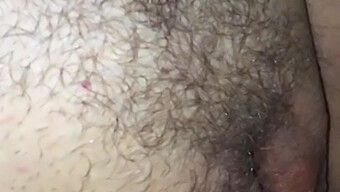 Istri Amatir Menikmati Sesi Masturbasi Dildo