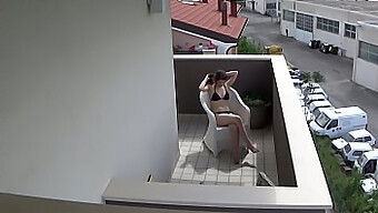 Video Hd De Una Adolescente Francesa Siendo Atrapada En Su Balcón