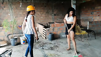 Sexo Brutal De Dona De Casa Amadora Com A Chefe Engenheira De Construção