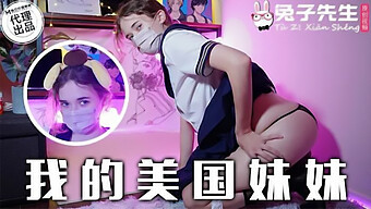 จับน้องสาวอายุ 18 ปีระหว่างการนวด - เซ็กส์แบบอเมริกันและ Desi