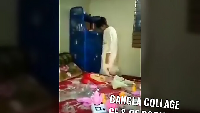 Băieții de colegiu din Bangladesh devin perversi cu fisting și deepthroating