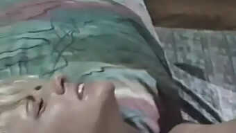 Remaja Amatur Memberikan Blowjob Terbaik Dan Suka Diliwat Dengan Kuat.