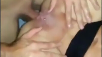 Guarda una sessione di eiaculazione e squirting femminile in questo video amatoriale