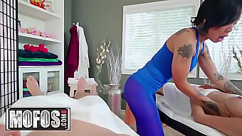 سكس جماعي وثلاثي مع بنتين هيجانين