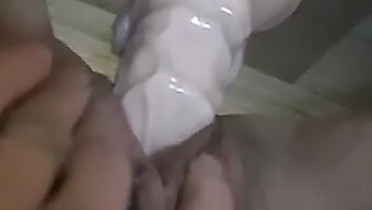 Video Buatan Sendiri Dari Seorang Milf Panas Memuaskan Dirinya Sendiri Dengan Dildo